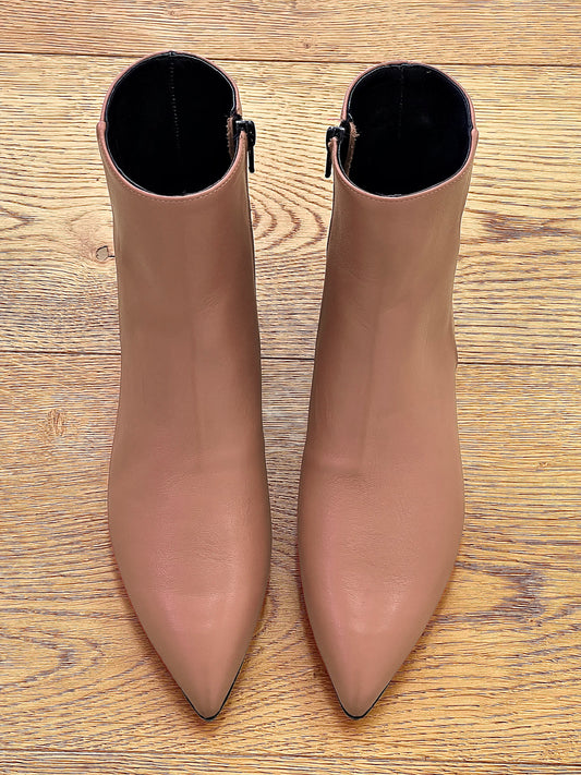 GERRI LEATHER NUDE