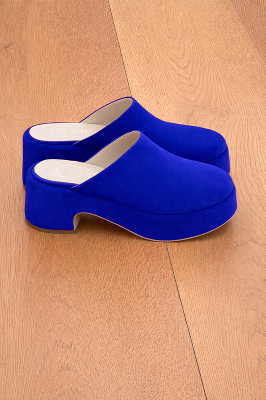 Mochila em camurça azul-clara