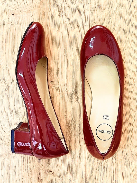 TAYLOR EM PELE ENVERNIZADA BORGONHA