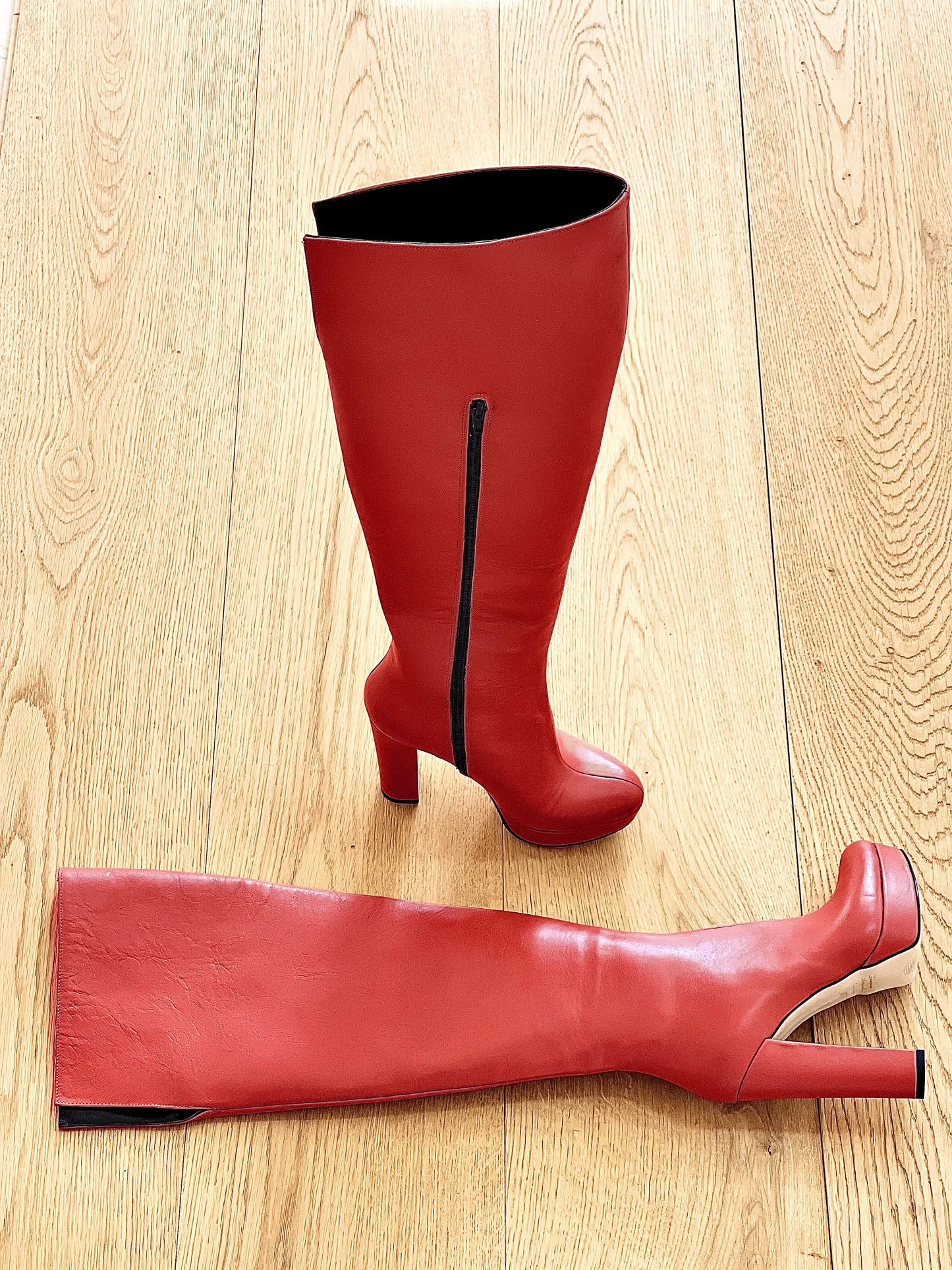 KRISTEN LEATHER VERMELHO