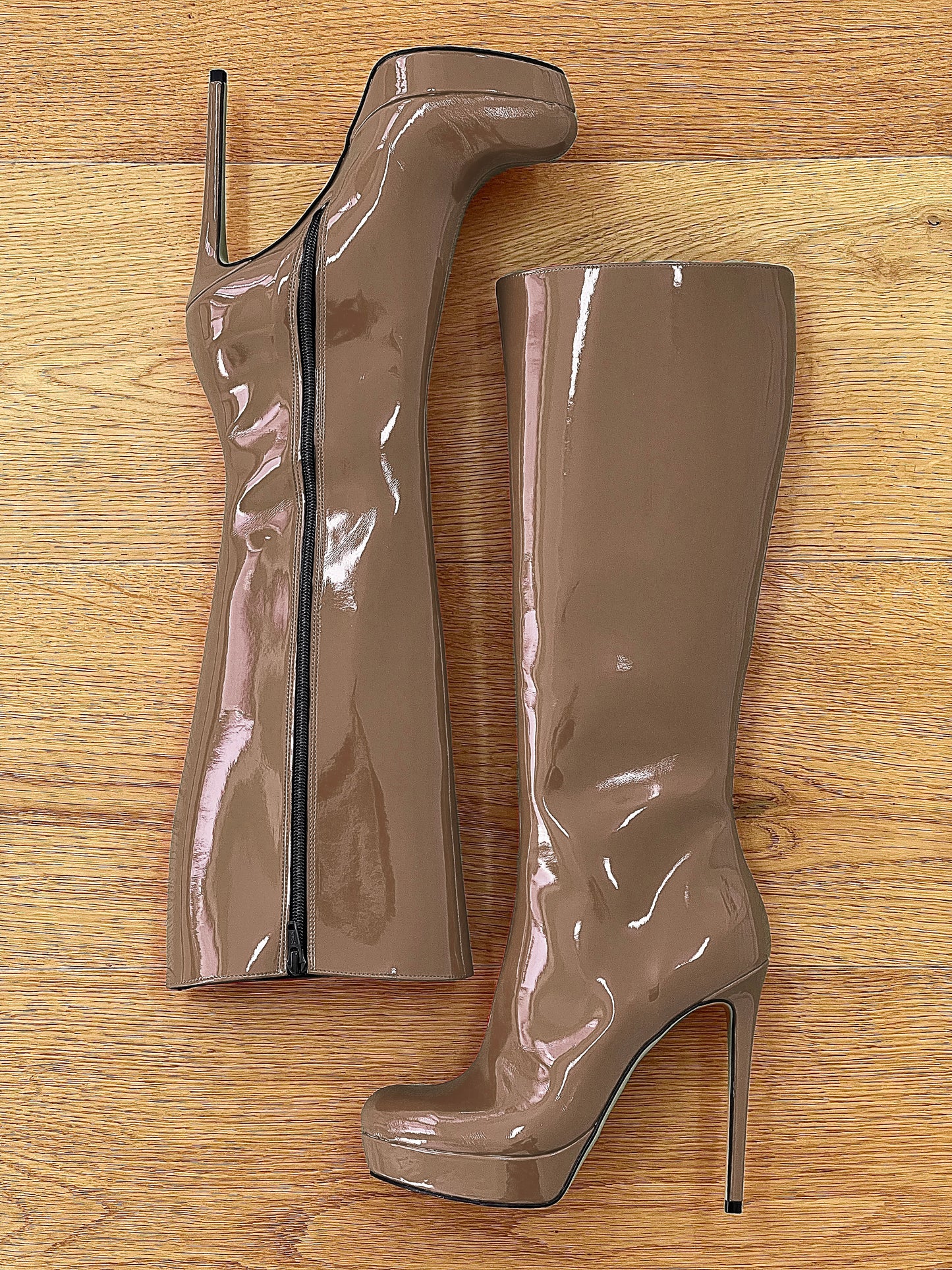 URSULA TAUPE PATENT PIELE