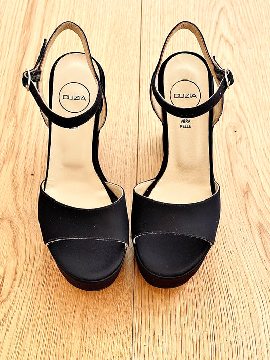 ANITA DIN SATIN NEGRU
