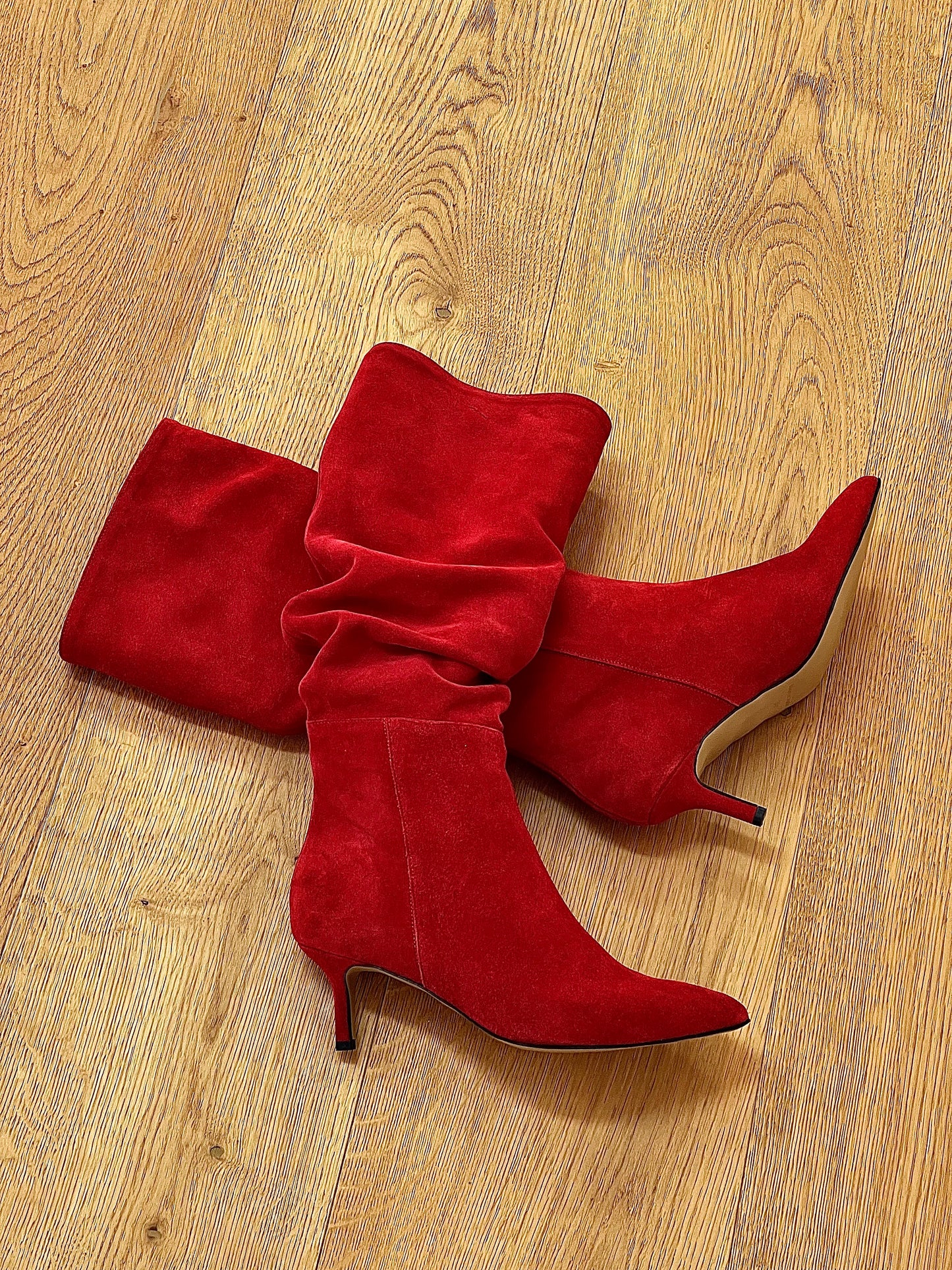 NENA ČERVENÉ SUEDE