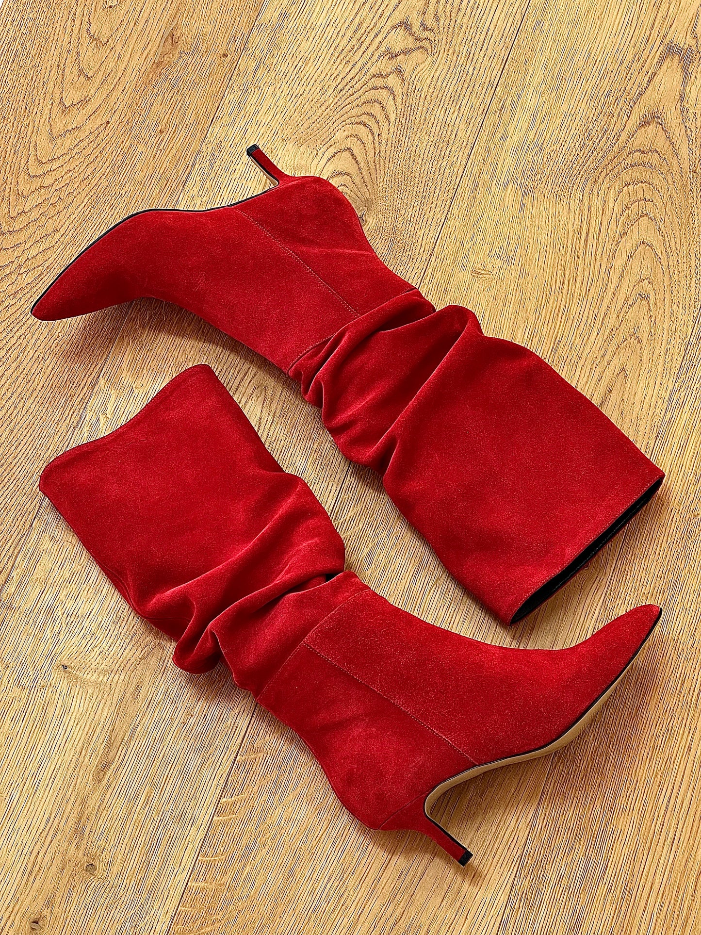 NENA ČERVENÉ SUEDE