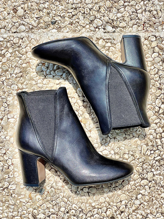 TECLA BLACK