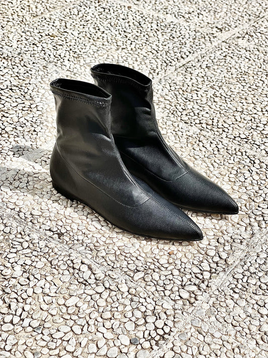 GIRLY BLACK