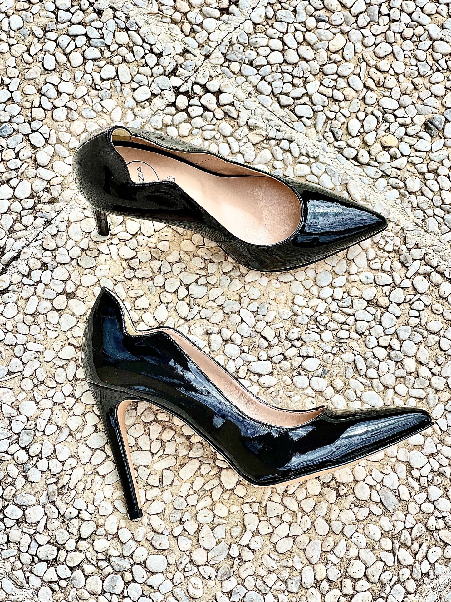 LOLA LUX BLACK