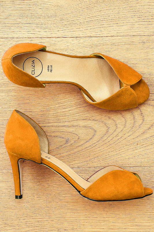 WANDA I OCRAFÄRGAD KAMOSK