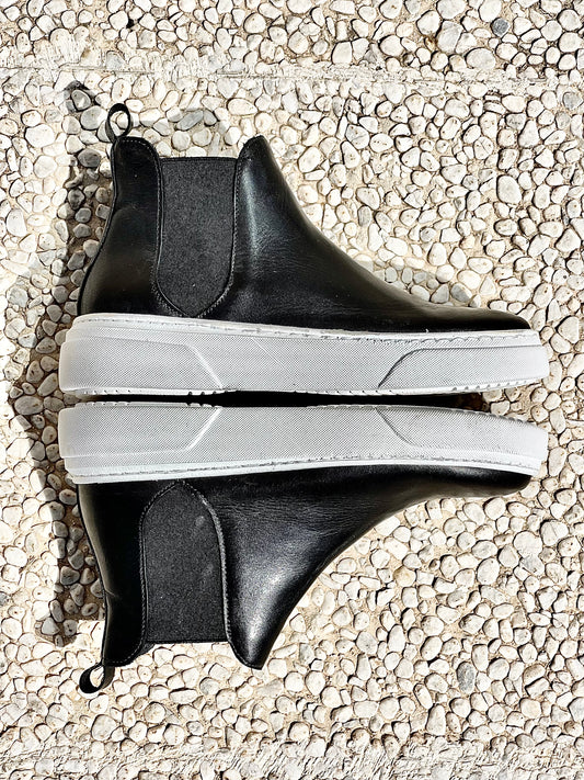 黑色电视机