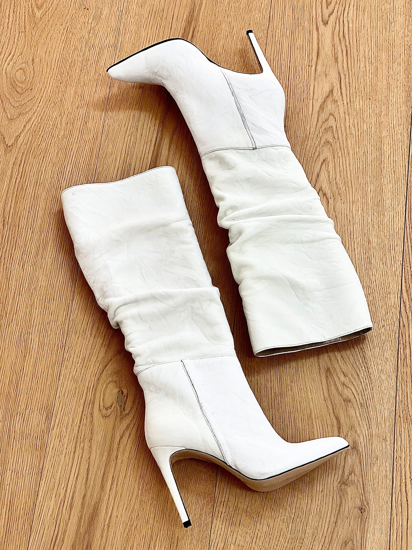 ARZU 白色皮革