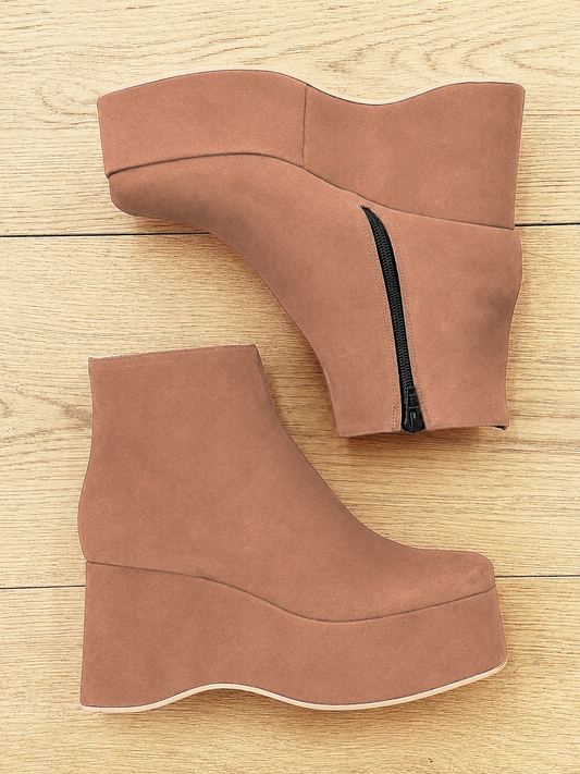 ELVIN CAMOSCIO NUDE