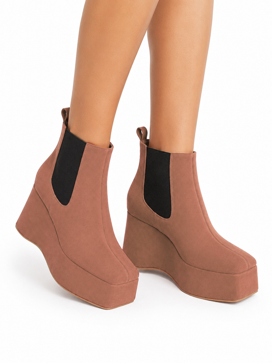 ILES CAMOSCIO NUDE