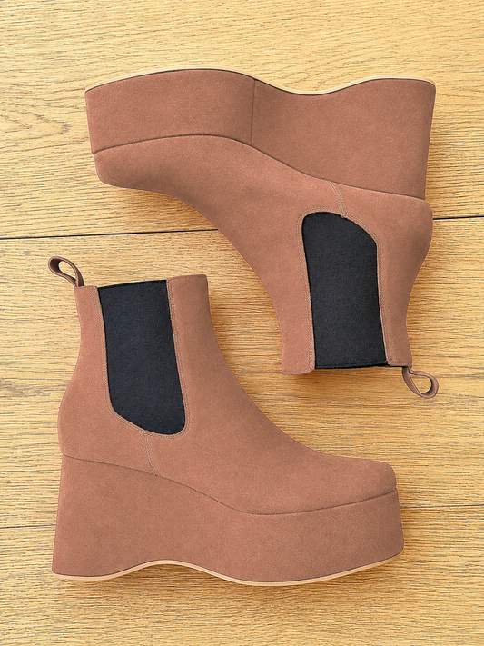 ILES CAMOSCIO NUDE