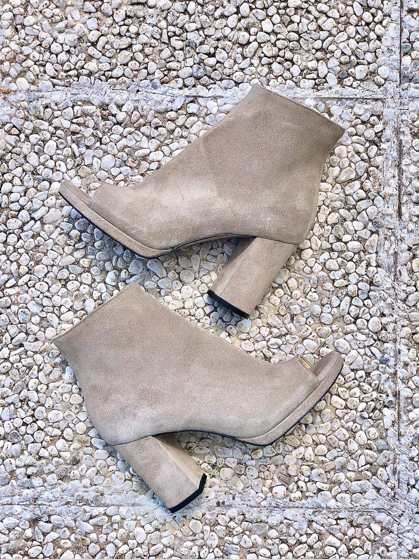 AMAZON SUEDE TAUPE